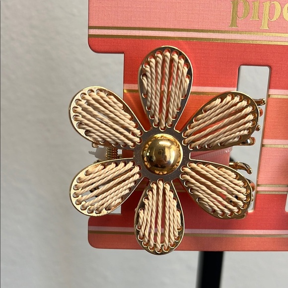 Piper K | Metal Flower Hair Clips - Picture 3 of 6